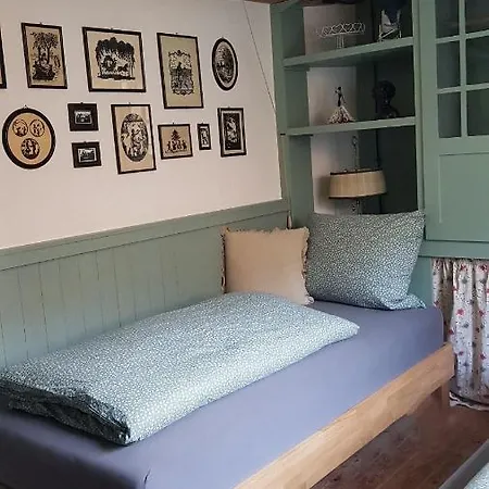 Hoher Hirschen: Historic Tudor House With Stylish And Museum Apartment *